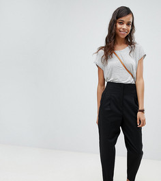Широкие льняные брюки со складками и завышенной талией ASOS PETITE Tailored - Черный