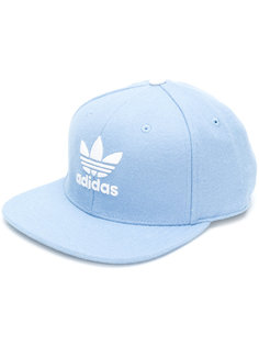 кепка с логотипом Adidas