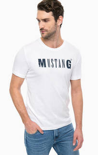 Белая футболка с логотипом бренда Mustang