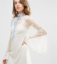Платье бэби долл мини с высокой горловиной ASOS PETITE - Белый