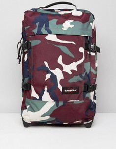 Чемодан для ручной клади объемом 42 л с камуфляжным принтом Eastpak Tranverz - Зеленый