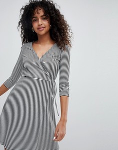 Платье мини в полоску с запахом New Look - Черный