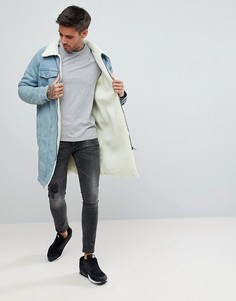 Светлая джинсовая куртка с подкладкой из искусственного меха boohooMAN - Синий