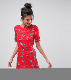 Красное чайное платье с цветочным принтом, оборкой и V-образным вырезом ASOS TALL - Мульти