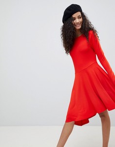 Свободное платье мини с асимметричным краем ASOS - Красный