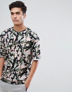 Футболка с камуфляжным принтом и заниженной линией плеч Jack &amp; Jones Originals - Розовый
