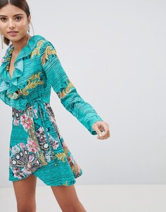 Платье с принтом и запахом PrettyLittleThing - Зеленый