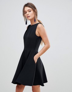 Короткое приталенное платье без рукавов Closet London - Черный