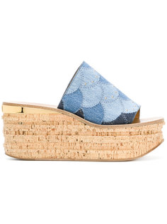 Camille wedges Chloé