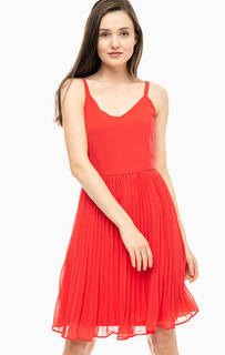 Красное платье с расклешенной юбкой Vero Moda