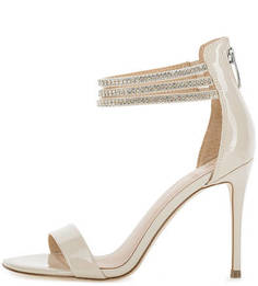 Бежевые босоножки на шпильке Guess