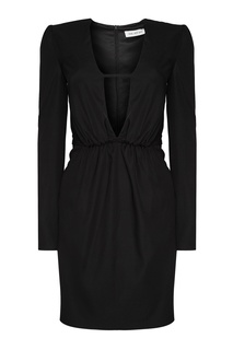 Платье с глубоким вырезом