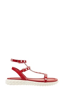 Красные сандалии с заклепками Valentino