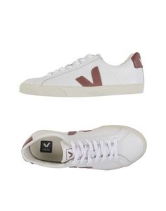 Низкие кеды и кроссовки Veja