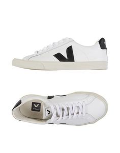 Низкие кеды и кроссовки Veja