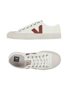 Низкие кеды и кроссовки Veja