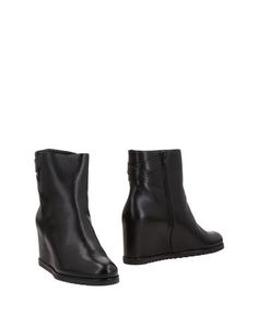 Полусапоги и высокие ботинки Stuart Weitzman