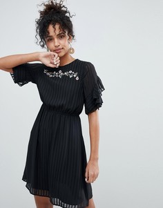 Плиссированное платье с оборками New Look - Черный