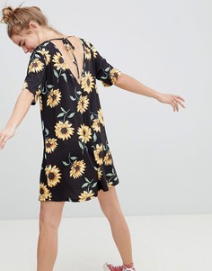 Свободное платье с V-образным вырезом и принтом ASOS DESIGN - Мульти