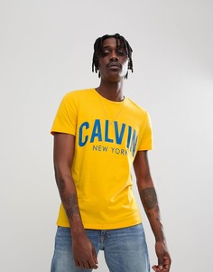 Узкая футболка с принтом в университетском стиле Calvin Klein Jeans - Желтый
