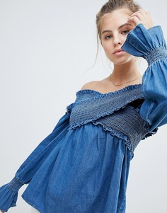 Джинсовый свободный топ с открытыми плечами и сборками ASOS DESIGN - Синий