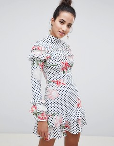 Платье в горошек с цветочным принтом Boohoo - Мульти
