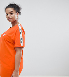 Оранжевая футболка с лентой на рукавах Puma эксклюзивно для ASOS Plus - Оранжевый