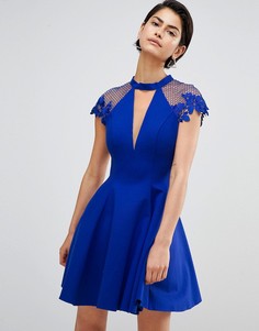 Короткое приталенное платье с отделкой на плечах Forever Unique - Синий