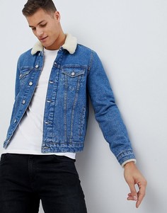 Светлая джинсовая куртка с воротником из искусственного меха ASOS DESIGN - Синий