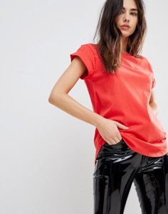 Футболка бойфренда с отворотами на рукавах и асимметричным краем ASOS - Красный