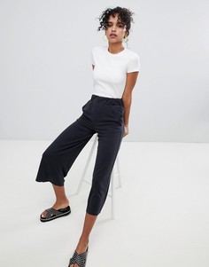 Укороченные брюки с широкими штанинами Monki - Черный