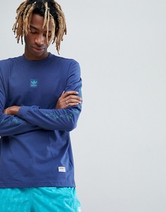 Синий лонгслив с принтом на рукавах adidas Skateboarding CE1813 - Синий