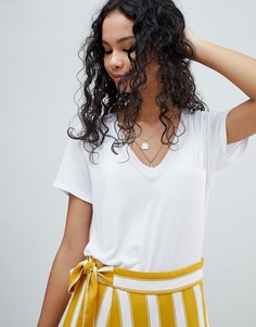 Футболка с V-образным вырезом Miss Selfridge - Белый