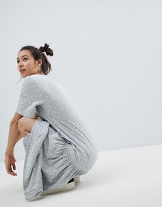 Платье-футболка макси в горошек Monki - Серый