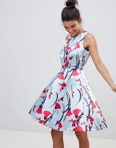 Атласное короткое приталенное платье с цветочным принтом Closet London Premium - Мульти