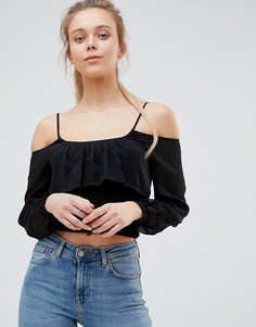 Кроп-топ с открытыми плечами и оборкой Glamorous - Черный