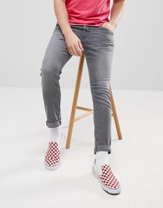 Серые зауженные джинсы Wrangler Bryson - Серый