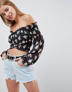 Черный присборенный кроп-топ с открытыми плечами и цветочным принтом ASOS DESIGN - Мульти