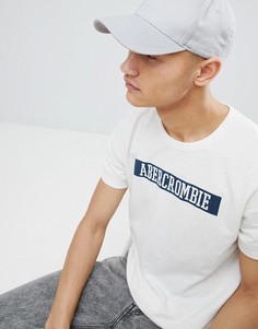 Белая футболка с логотипом на груди Abercrombie &amp; Fitch - Белый
