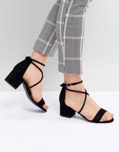 Сандалии на низком блочном каблуке с перекрестными ремешками New Look - Черный