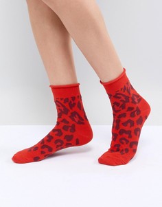 Красные носки с леопардовым принтом ASOS DESIGN - Красный