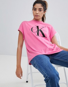 Футболка с заниженной линией плеч и логотипом Calvin Klein Jeans - Розовый
