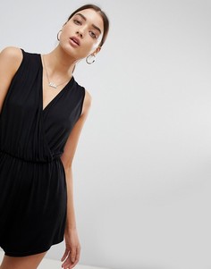 Ромпер без рукавов с V-образным вырезом PrettyLittleThing - Черный