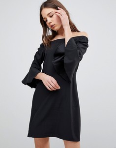 Платье с открытыми плечами и расклешенными рукавами Glamorous - Черный
