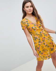 Платье с запахом и цветочным принтом Brave Soul - Желтый