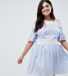 Короткое приталенное платье в полоску с открытыми плечами и кружевной отделкой Koko - Синий
