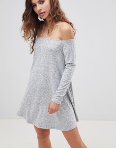 Свободное платье c открытыми плечами Glamorous - Серый