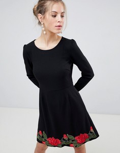 Приталенное платье с длинными рукавами и вышивкой Traffic People - Черный