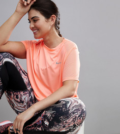 Розовая футболка с короткими рукавами Nike Running Plus - Розовый