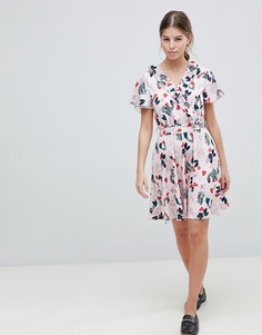 Короткое приталенное платье с поясом и лиственным принтом Uttam Boutique - Синий
